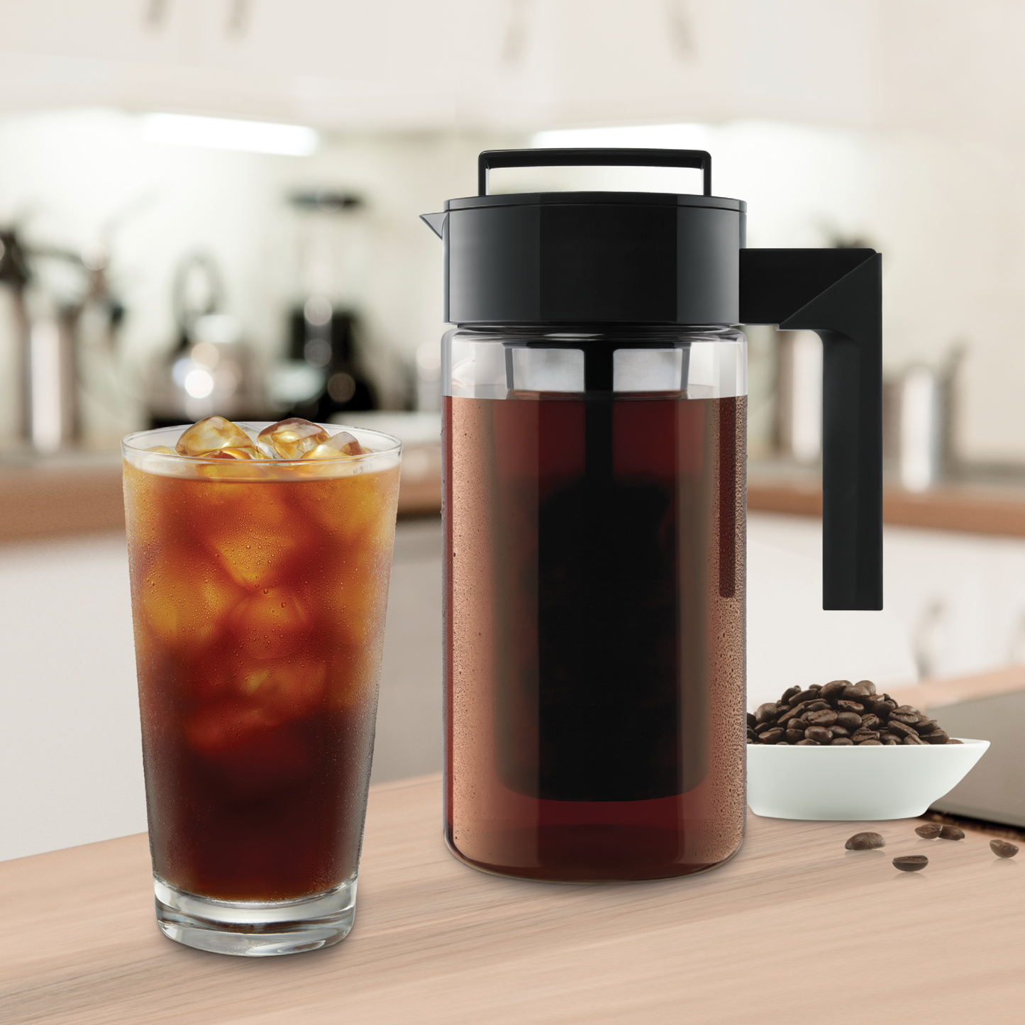 cold-brew-coffee-maker-r8 10310-ColdBrewCoffeeMaker-1qt-lifestyle2.png