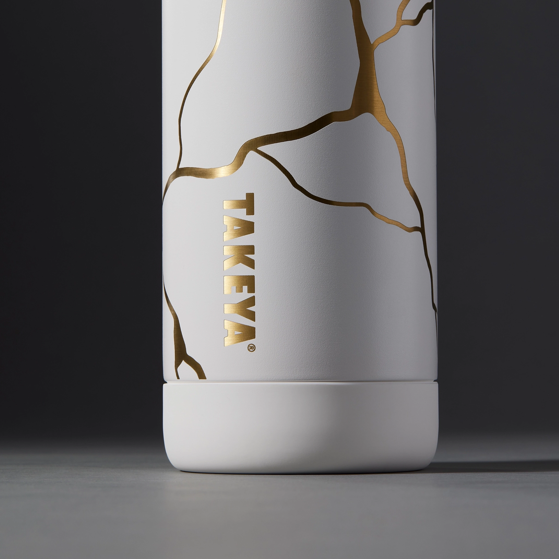 kintsugi-water-bottle-with-straw-lid-v8 51389-TK_HO25_Kintsugi_Takeya9236_Crop.png